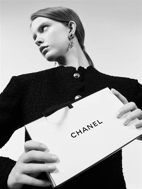 chanel customer service job.